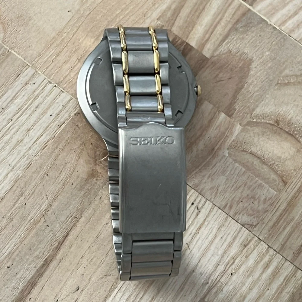 Seiko Titanium Rare Vintage Men’s Watch Two-Tone Titanium Bracelet Blue Dial